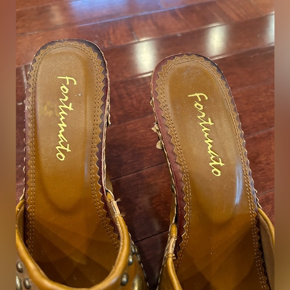 Wood Bottom Heels - Picture 2 of 4